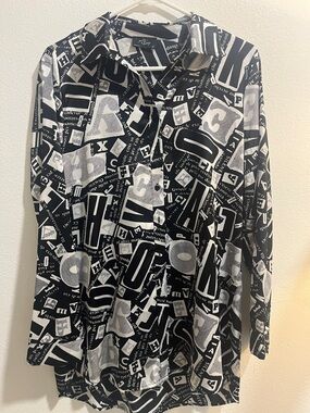 Black & White Graphic Long Sleeve Button-Front Shirt